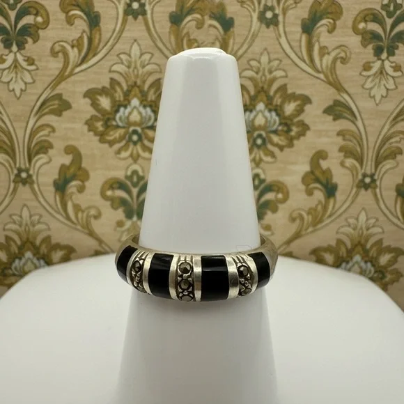 Onxy & Marcasite Size 7 Ring stamped 925 - Picture 1 of 4